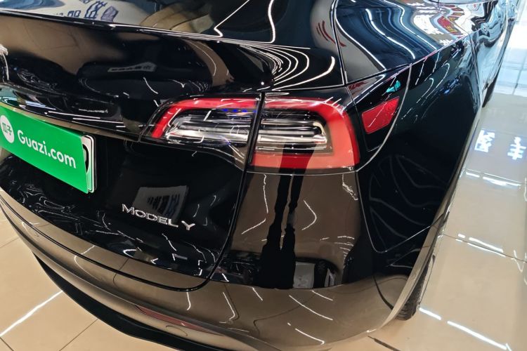 特斯拉 Model Y 2022款 改款 长续航全轮驱动版车身外观9