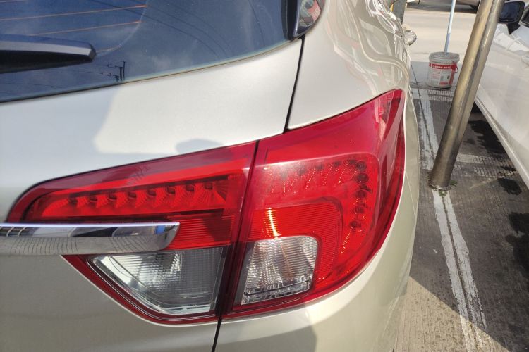 别克 昂科威 2015款 20T 两驱精英型车身外观9