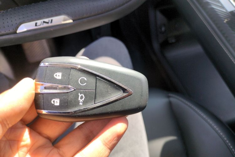 长安UNI-K 智电iDD 2024款 智电iDD 1.5T 135km智趣型中控内饰11