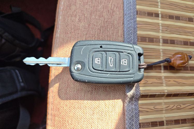 一汽 骏派D60 2015款 1.5L 手动标准型中控内饰11