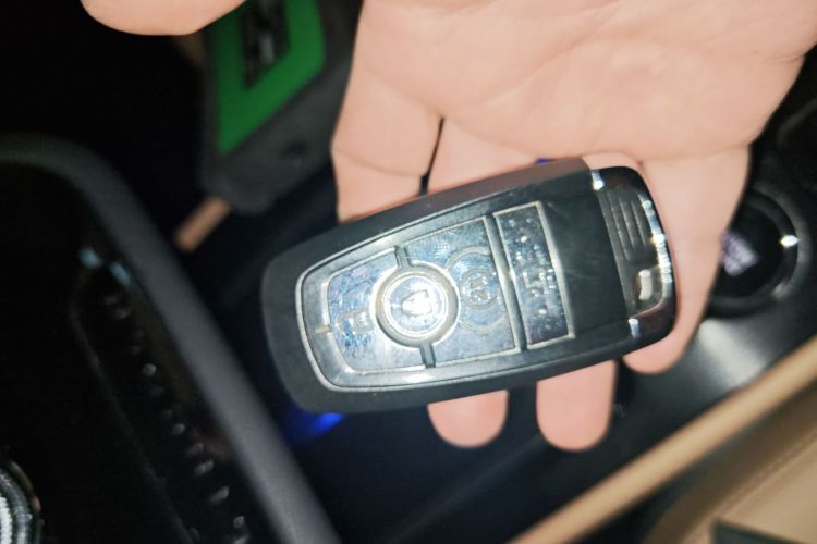 林肯 冒险家 2022款 2.0T 两驱尊雅版中控内饰11