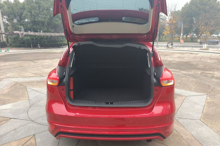 福特 福克斯 2015款 两厢 EcoBoost 180 自动运动型机舱底盘23