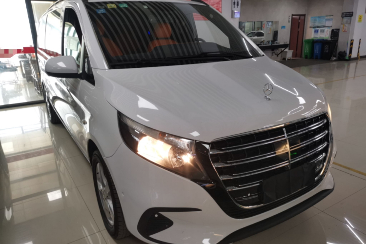 奔驰 威霆 2018款 2.0T 商务版 国VI车身外观3