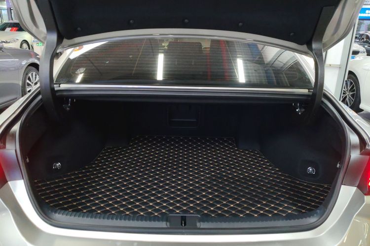 雷克萨斯ES 2023款 260 卓越版机舱底盘23