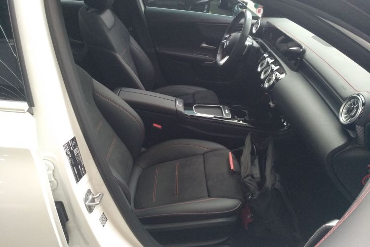 奔驰A级 2024款 改款 A 200 L 时尚型局部细节41