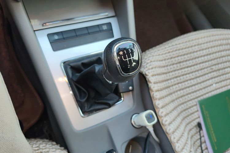 斯柯达 明锐 2015款 1.6L 手动逸杰版中控内饰18