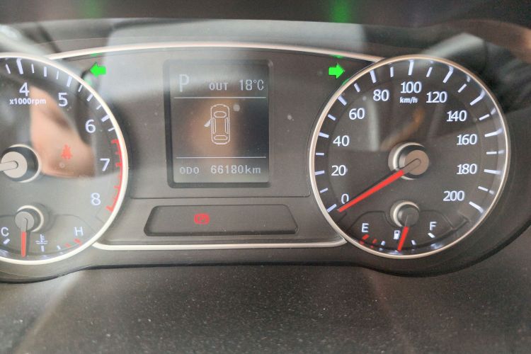 陆风X7 2016款 2.0T 全景尊贵版中控内饰15