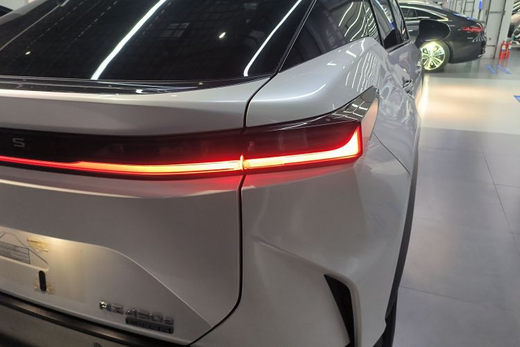 雷克萨斯RZ 2023款 450e 四驱纵享版车身外观6006