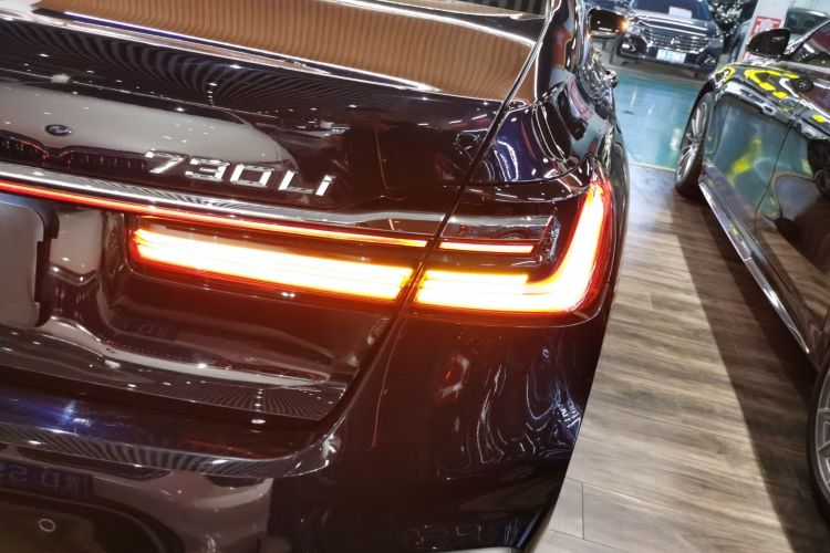 宝马7系 2019款 改款 730Li M运动套装车身外观9