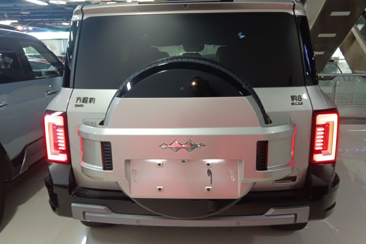 方程豹 豹8 2025款 智勇旗舰版 7座车身外观6004