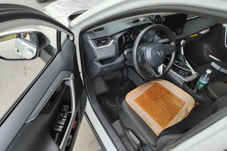 丰田 RAV4荣放 2024款 2.0L CVT两驱都市版中控内饰20