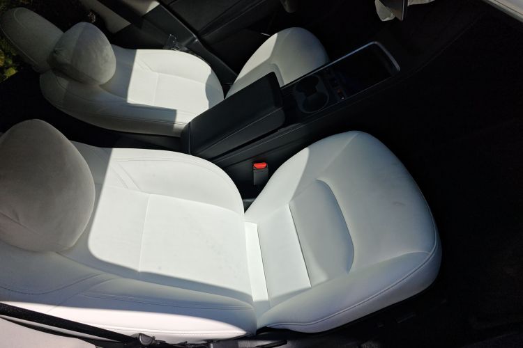 特斯拉 Model Y 2021款 标准续航后驱版局部细节41