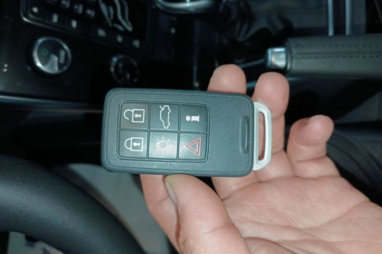 沃尔沃V40 2018款 T3 智逸版中控内饰11