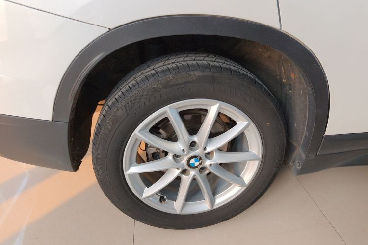 宝马X1 2019款 sDrive18Li 时尚型车身外观6008