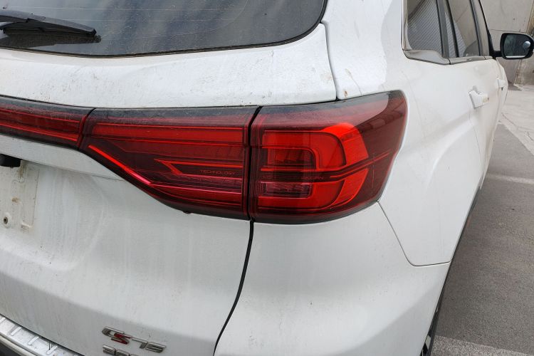 长安CS75 2021款 荣耀百万版 280T DCT领航型车身外观9