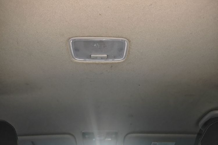 现代 朗动 2015款 1.6L 自动时尚型中控内饰22