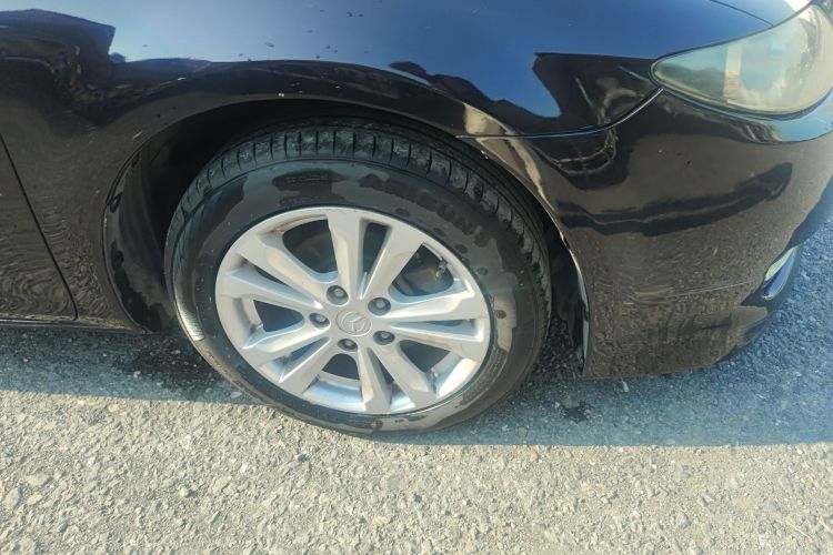 马自达6 2015款 2.0L 自动时尚型车身外观10