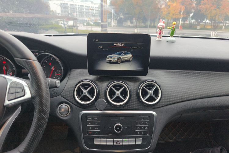 奔驰GLA 2019款 GLA 200 动感型中控内饰16