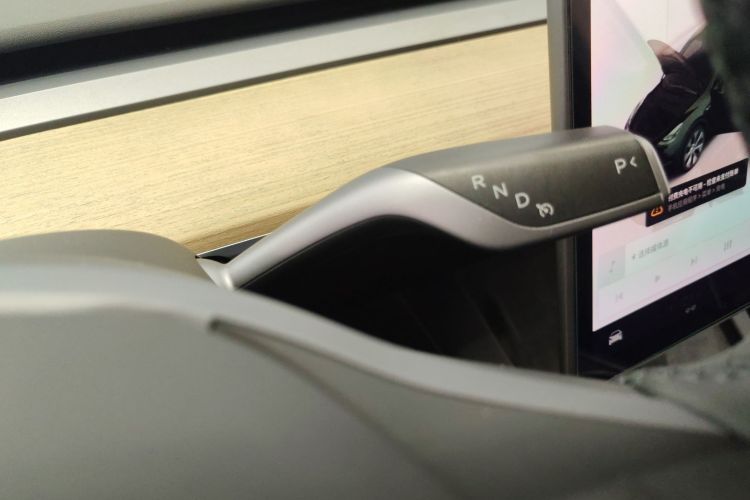 特斯拉 Model Y 2022款 改款 后轮驱动版中控内饰18