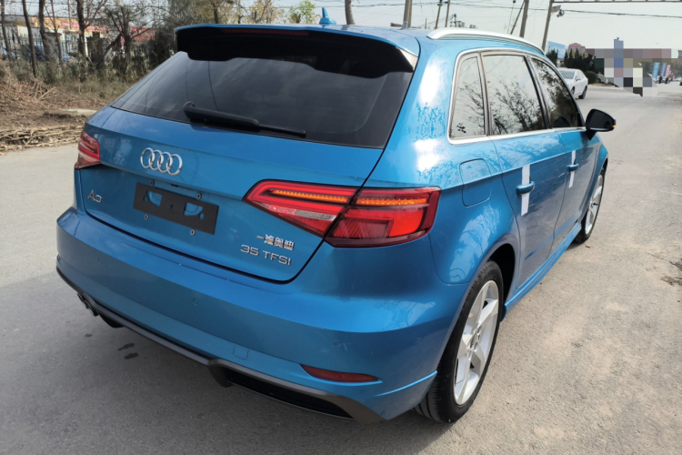 奥迪A3 2018款 30周年年型 Sportback 35 TFSI 时尚型车身外观7