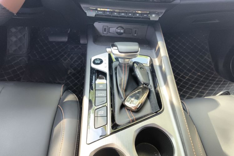 长安欧尚X7 PLUS 2023款 畅享版 1.5T自动尊贵型 7座中控内饰18