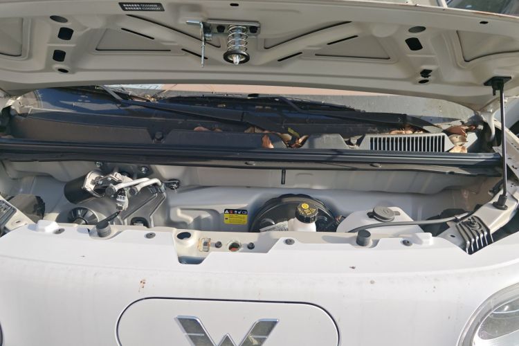 五菱汽车 宏光MINIEV 2024款 第三代 215km 青春版机舱底盘24