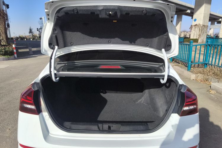 吉利汽车 帝豪 2021款 UP 1.5L CVT舒适型机舱底盘23