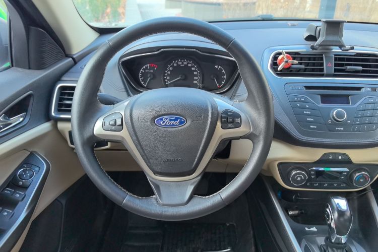 福特 福睿斯 2015款 1.5L 自动时尚型中控内饰13