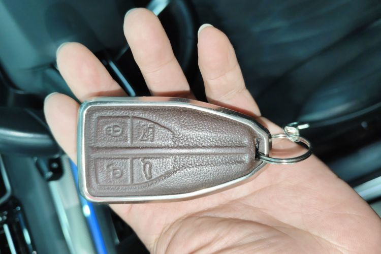 红旗HS5 2022款 改款 2.0T 智联旗享版中控内饰11