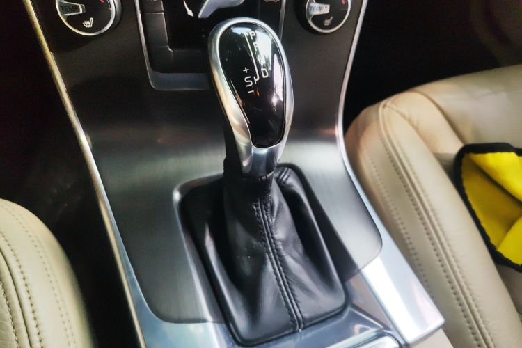 沃尔沃V60 2014款 T5 智逸版中控内饰18