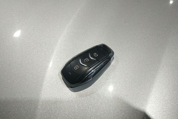 蓝电E5 2023款 1.5L DE-i 100KM畅享型 5座中控内饰7001