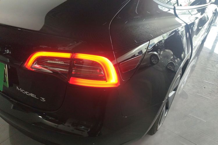 特斯拉 Model 3 2022款 后轮驱动版车身外观9
