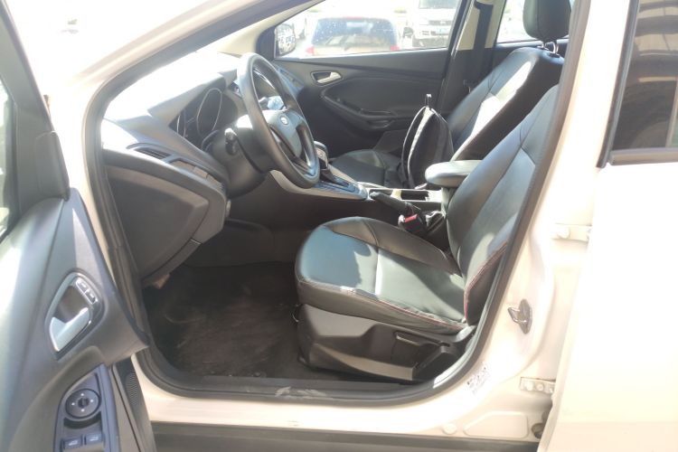 福特 福克斯 2017款 两厢 1.6L 自动舒适型智行版中控内饰19