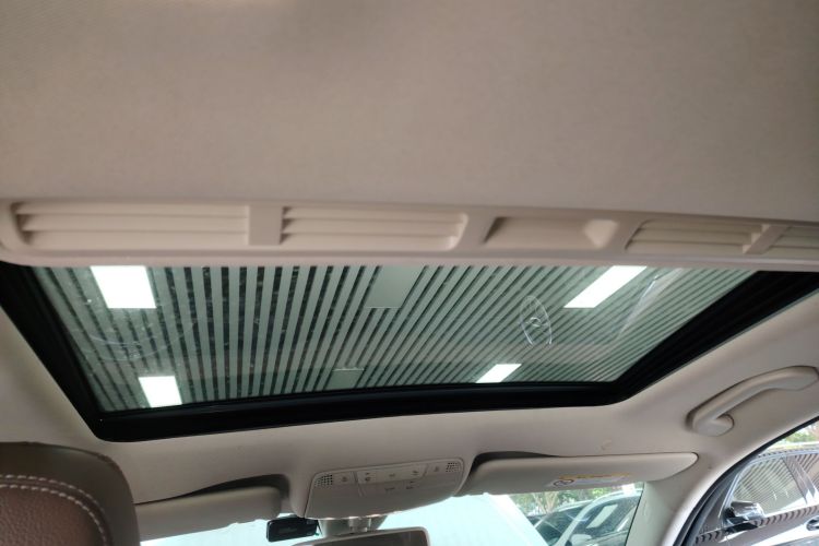 奔驰E级 2019款 E 200 L 运动型局部细节22