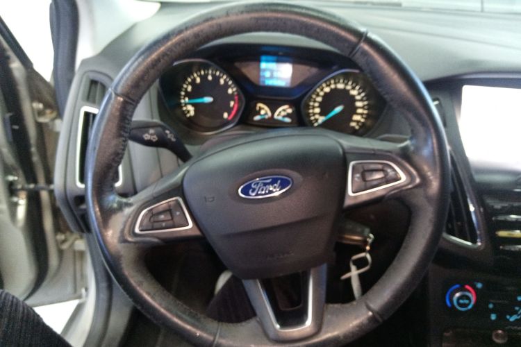 福特 福克斯 2015款 三厢 EcoBoost 125 自动超能风尚型中控内饰13