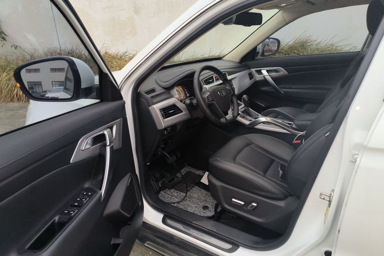 吉利汽车 博越 2016款 1.8TD 自动智慧型中控内饰7003