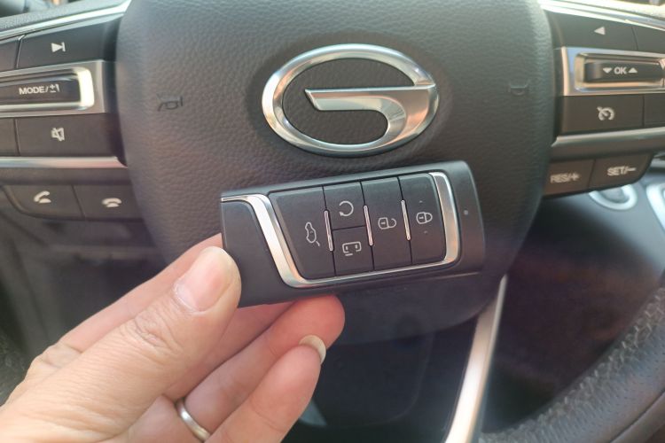 广汽传祺 传祺M8 2021款 领秀系列 390T 尊享版中控内饰11