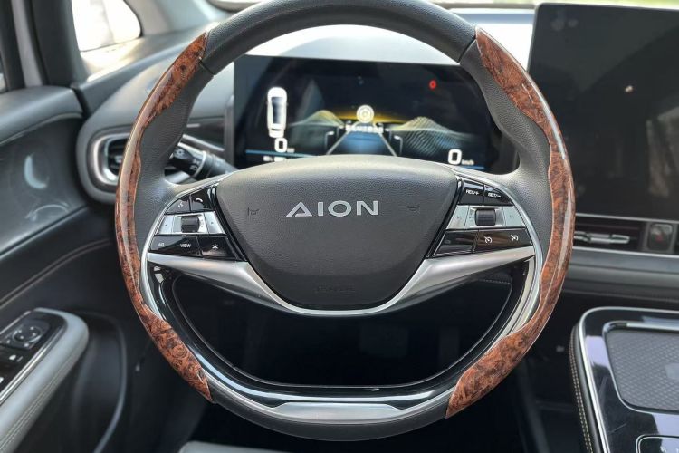 埃安 AION V 2021款 Plus 80 智领版 三元锂中控内饰13