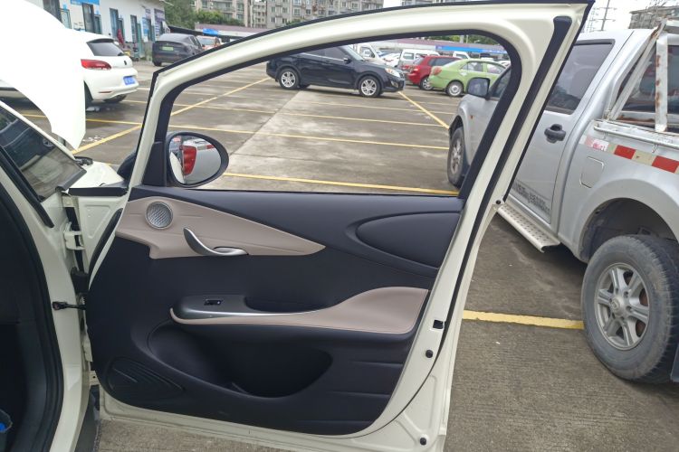 比亚迪 海豚 2021款 405km 时尚版中控内饰7005