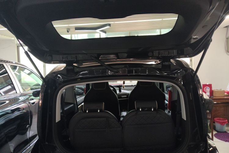 宝骏KiWi EV 2022款 艺术家轻享版 磷酸铁锂机舱底盘23