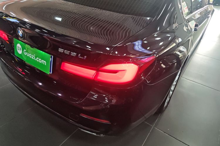 宝马5系 2022款 525Li 豪华套装车身外观9