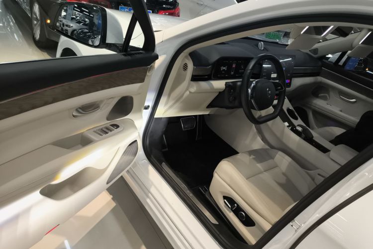 鸿蒙智行 问界M5 2022款 增程四驱至臻版中控内饰7003