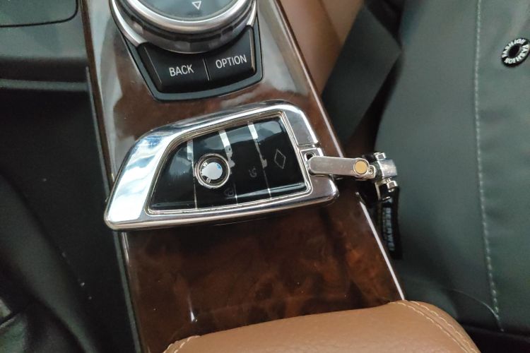 宝马3系 2014款 320Li 豪华设计套装中控内饰7001