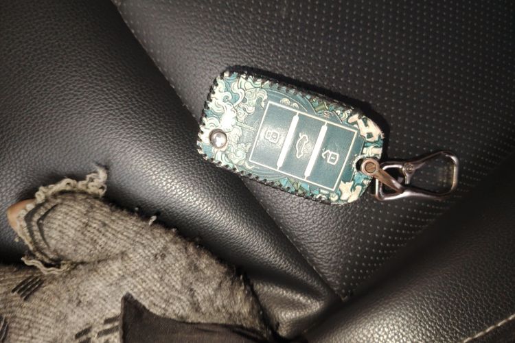 荣威RX5 2019款 20T 两驱自动Ali智联网铂金版中控内饰7001