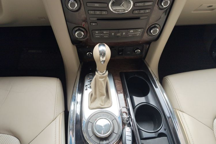 英菲尼迪QX80 2013款 5.6L 4WD局部细节18