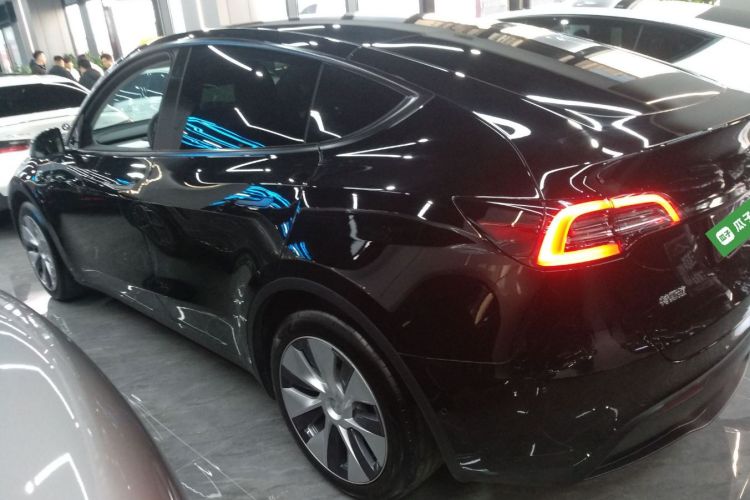 特斯拉 Model Y 2022款 改款 后轮驱动版车身外观4