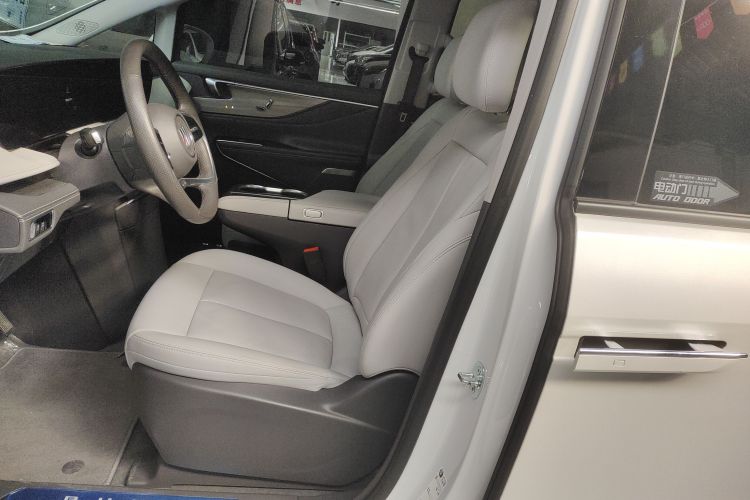 别克GL8 2025款 陆尊 智享版局部细节19