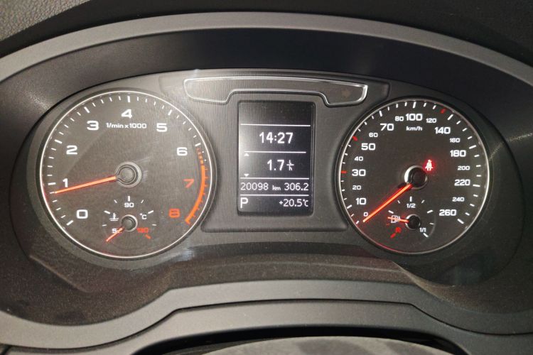 奥迪Q3 2018款 30周年年型 30 TFSI 时尚型局部细节14