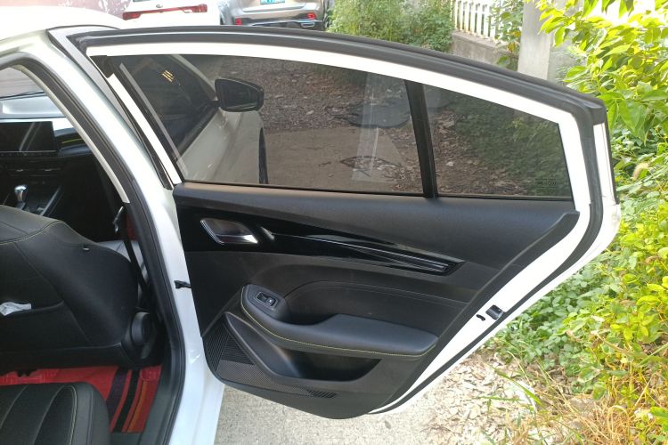 荣威i5 2021款 改款 1.5L CVT钻石版中控内饰7006