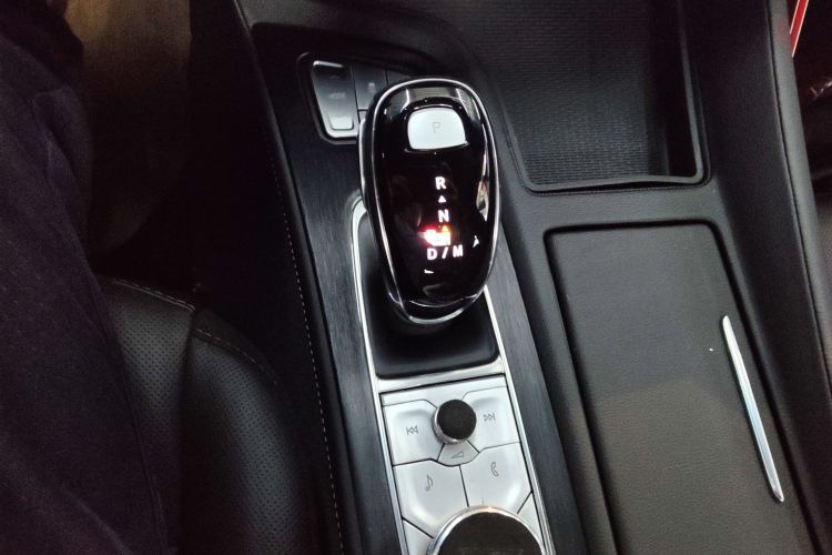 凯迪拉克CT5 2022款 28T 豪华型（标准版）中控内饰18